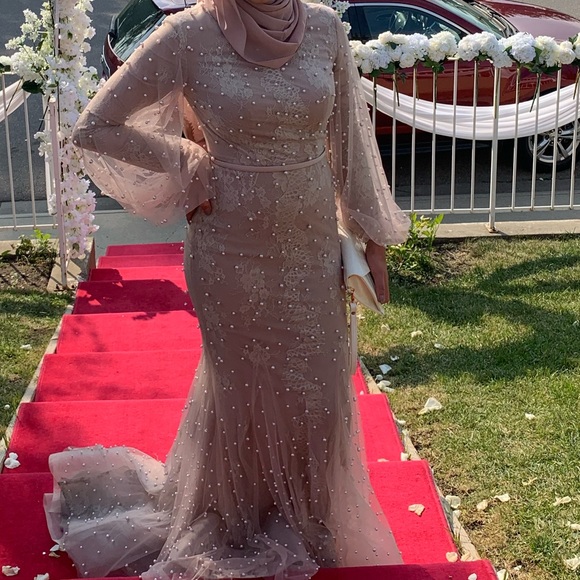 Dress - Picture 2 of 2